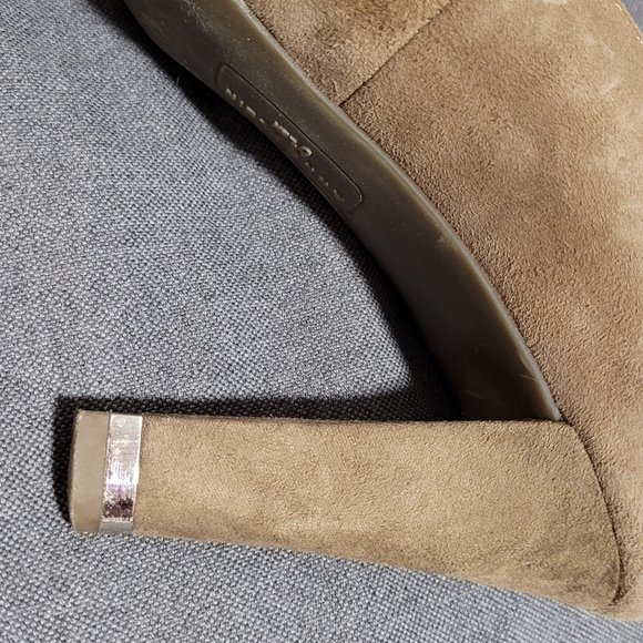 Anne Klein, leather suede, size 8.5, heels, tan - Picture 3 of 5